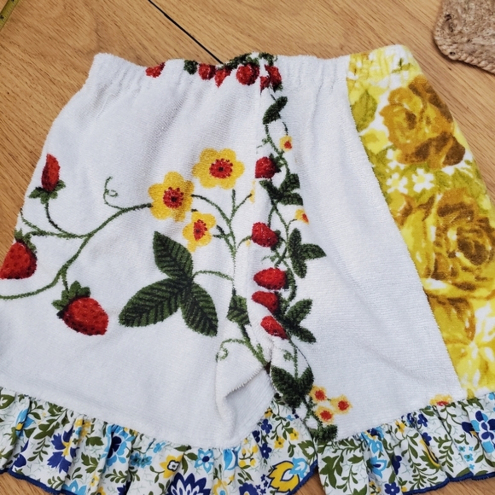 Urban Outfitters Floral college towel Shorts - boho hippie style - Picture 7 of 10